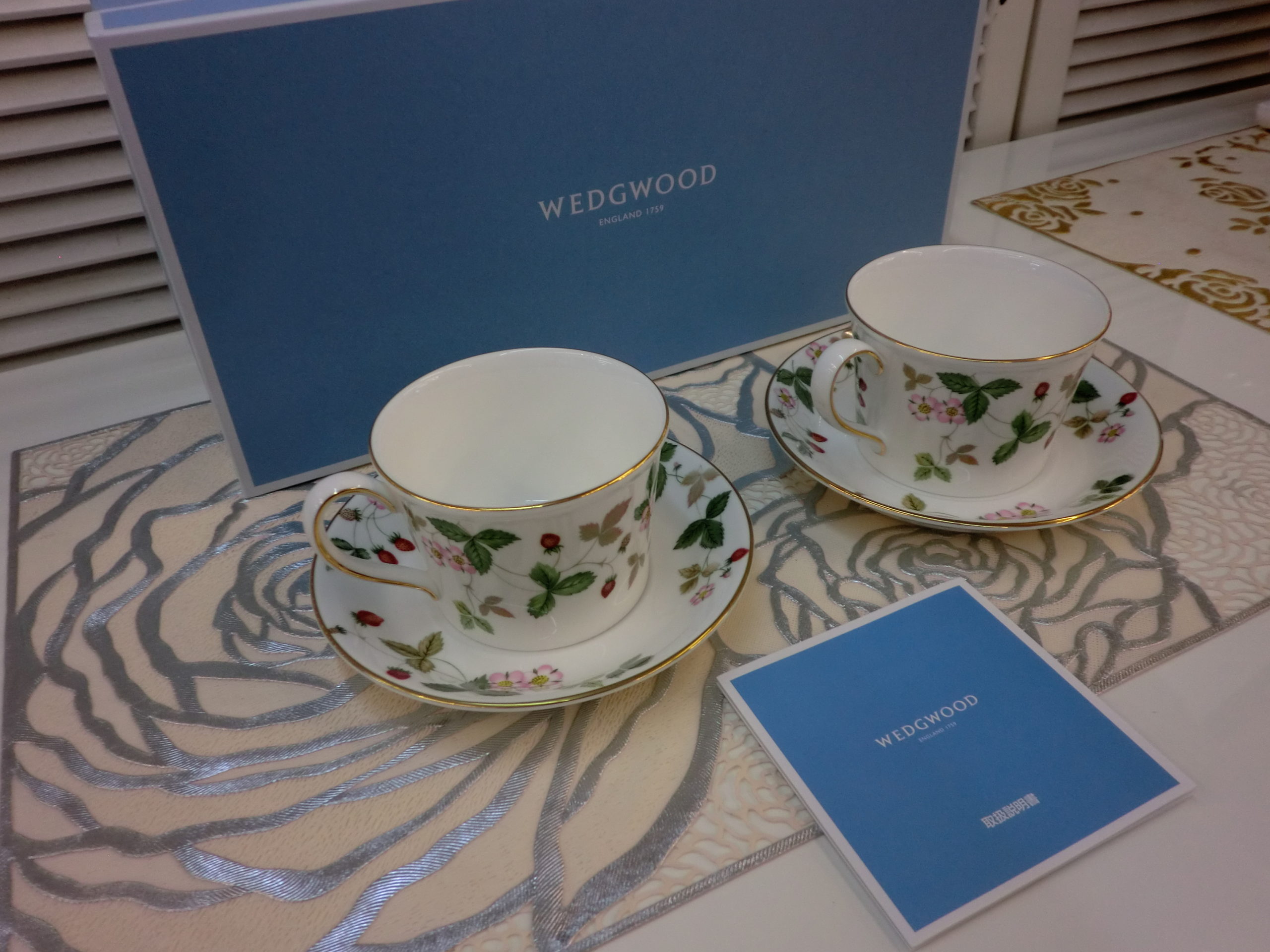 WEDGWOOD ワイルドストロベリー ティーカップ&ソーサー ペア ウェッジ