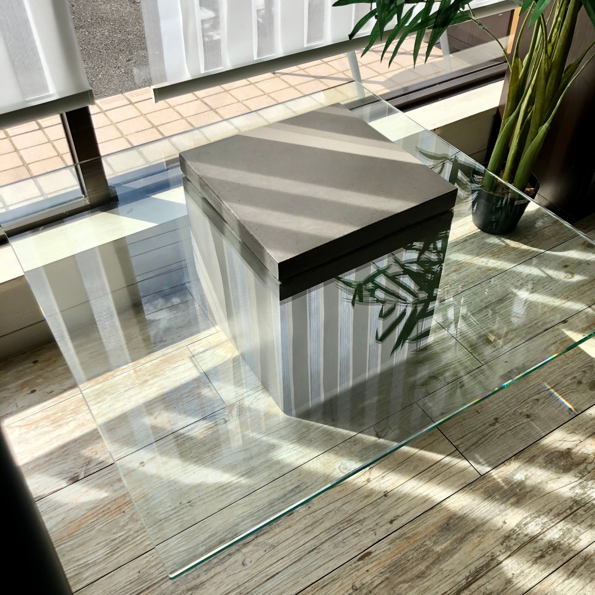 moda en casa   flying table/フライング テーブル