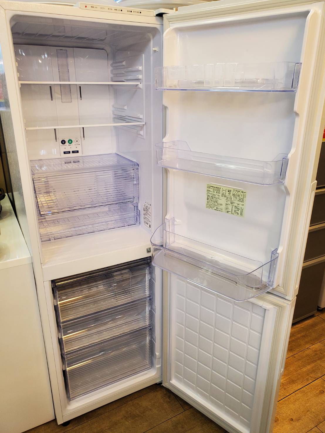 美品 2ドア式 シャープ冷蔵冷凍庫 - 家具