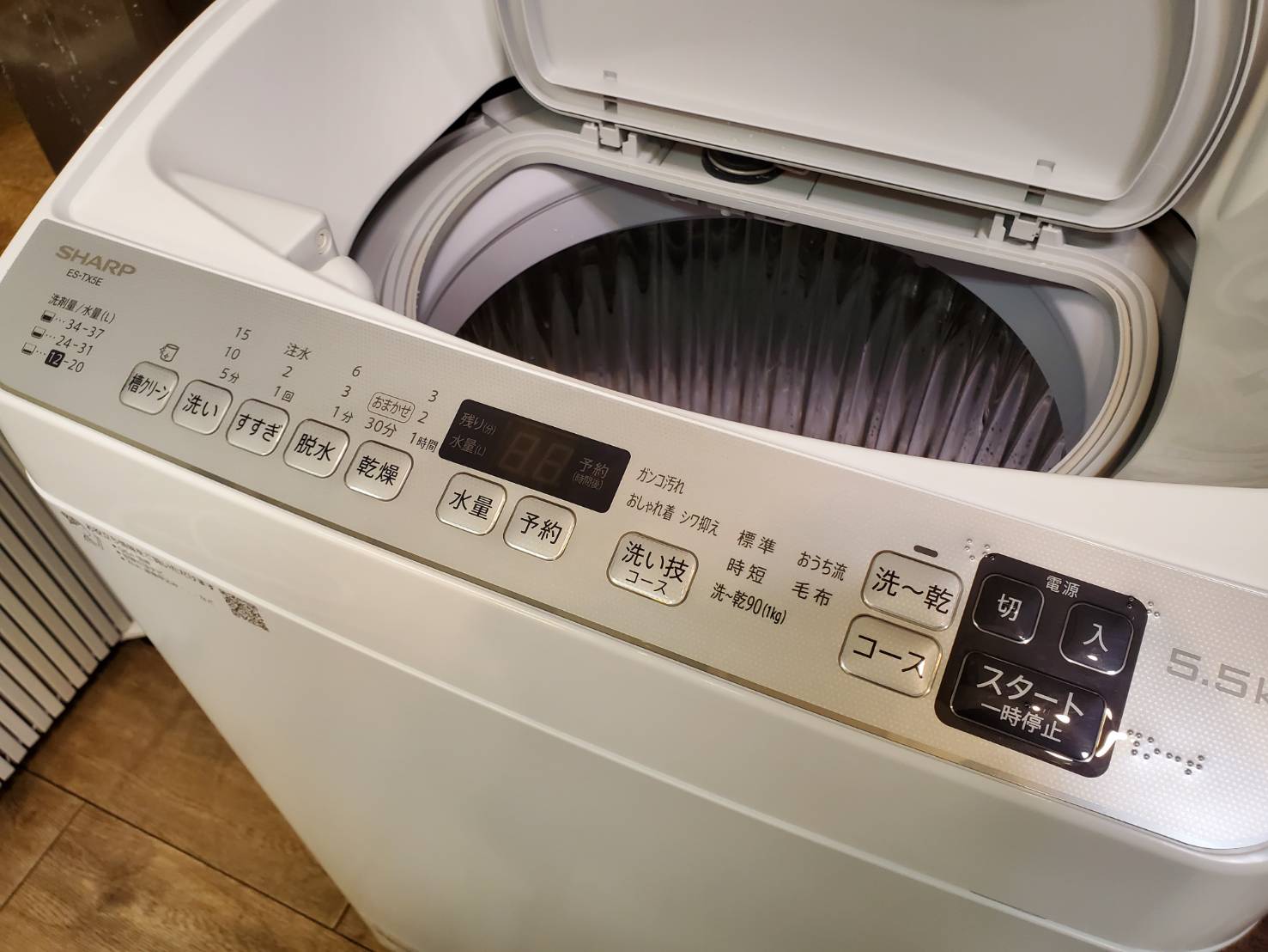 即購入❌SHARP 縦型洗濯乾燥機 5.5/3.5Kg 2021年製 シルバー-