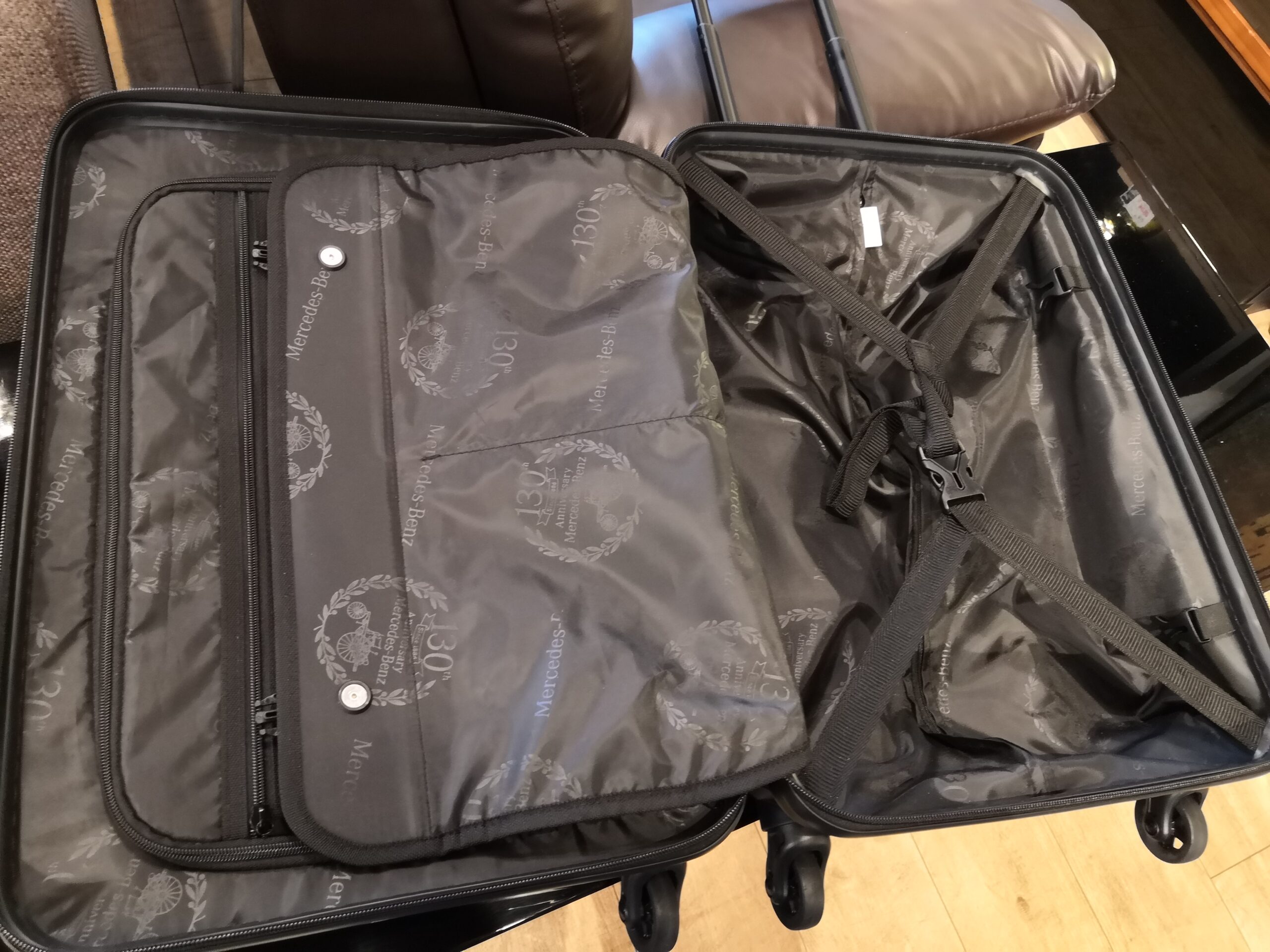 【新品未使用】メルセデスベンツ　キャリーバッグ　スーツケース　130周年　31L