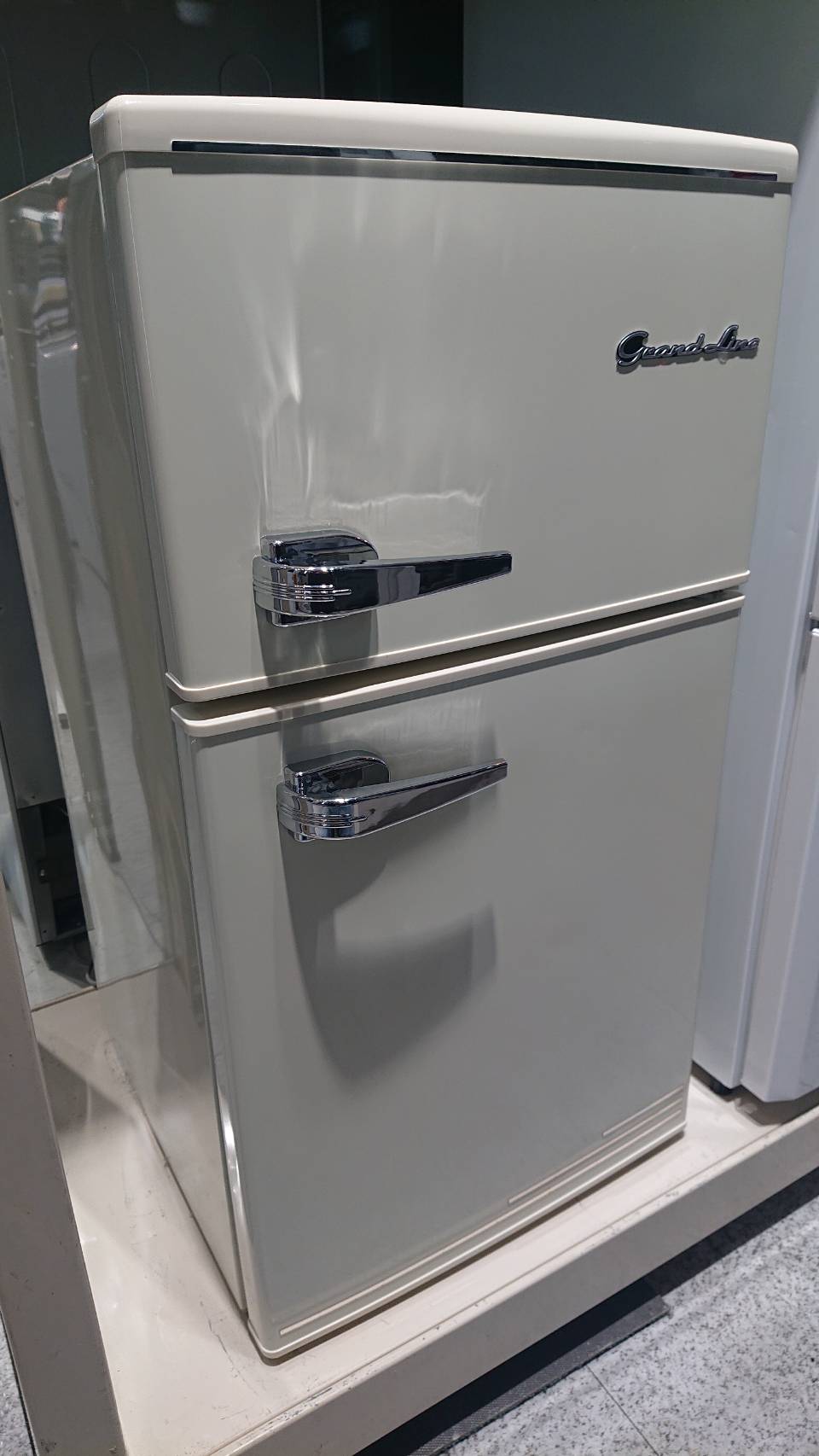 小型冷蔵庫 Grand-Line 2ドア レトロ冷凍/冷蔵庫 85L ARD-90LW - 冷蔵庫