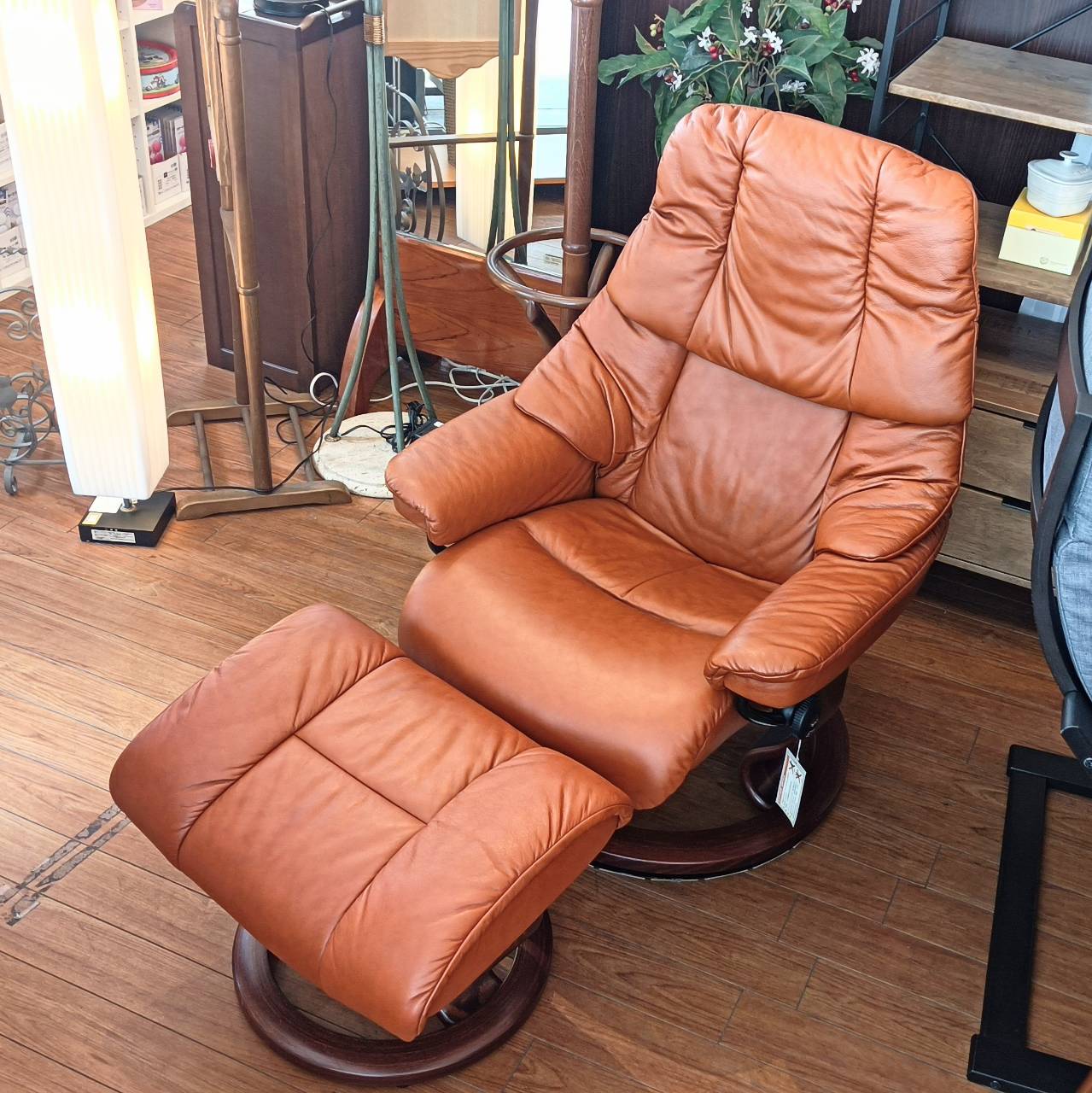 EKORNES エコーネス タンパ TAMPA ストレスレスチェア リクライニングチェア オットマン付き買取しました！ |  愛知と岐阜のリサイクルショップ 再良市場