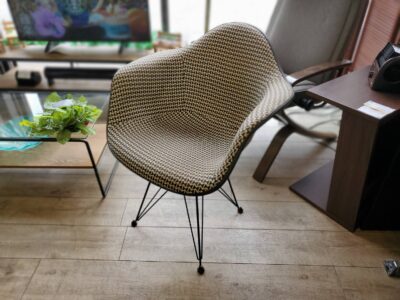 HermanMiller　ハーマンミラー　ヴィンテージ　アームシェルチェア　イームズチェア　アームシェルチェア　ロッドワイヤーベース　幾何学模様　DAR　FRP素材　ファイバーグラス　2nd　大文字　刻印　モダン　レトロ　格好いい　インテリア　リサイクルショップ　再良市場　天白　名東　昭和　千種　瑞穂　緑　日進　豊明　東郷　おススメ　オススメ お洒落　オシャレ　中古