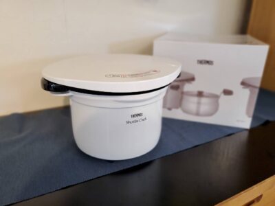 THERMOS　サーモス　ShuttleChef　シャトルシェフ　真空保温調理器　保温調理器　調理器　キッチン用品　ホワイト　省エネ　IH　ガス　3L　鍋　両手鍋　3～5人用　ガラス蓋　時短　簡単調理　リサイクルショップ　再良市場　天白　名東　昭和　千種　瑞穂　緑　日進　豊明　東郷　おススメ　オススメ お洒落　オシャレ　中古