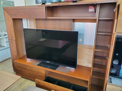 岡家具　大川　リビングボード　TVボード　TV台　ハイタイプテレビ台　chuva　シューヴァシリーズ　無垢材使用　ウォルナット　メンズライク　モダン　レトロ　ブルーモーション　天板配線孔　収納力抜群　リビング収納　リサイクル　最良市場　天白区　名東区　昭和区　千種区　瑞穂区　緑区　日進市　豊明市　東郷町　買取　出張買取　高価買取　販売　お値打ち　特価　1点物　1点モノ　早い者勝ち　おすすめ　おしゃれ　中古品