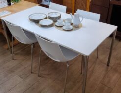 FREDERICIA　フレデリシア　Calligaris　カリガリス　ダイニング5点セット　4人掛け　4人用　ダイニングセット　ダイニングテーブル　ミーティングテーブル　CongressChair　コングレスチェア　ダイニングチェア　ミーティングチェア　会議机　イス　チェア　デンマーク　イタリア　モダン　スチールレッグ　ホワイト　白天板　ホワイト天板　スタイリッシュ　リサイクルショップ　再良市場　天白　名東　昭和　千種　瑞穂　緑　日進　豊明　東郷　おススメ　オススメ お洒落　オシャレ　中古