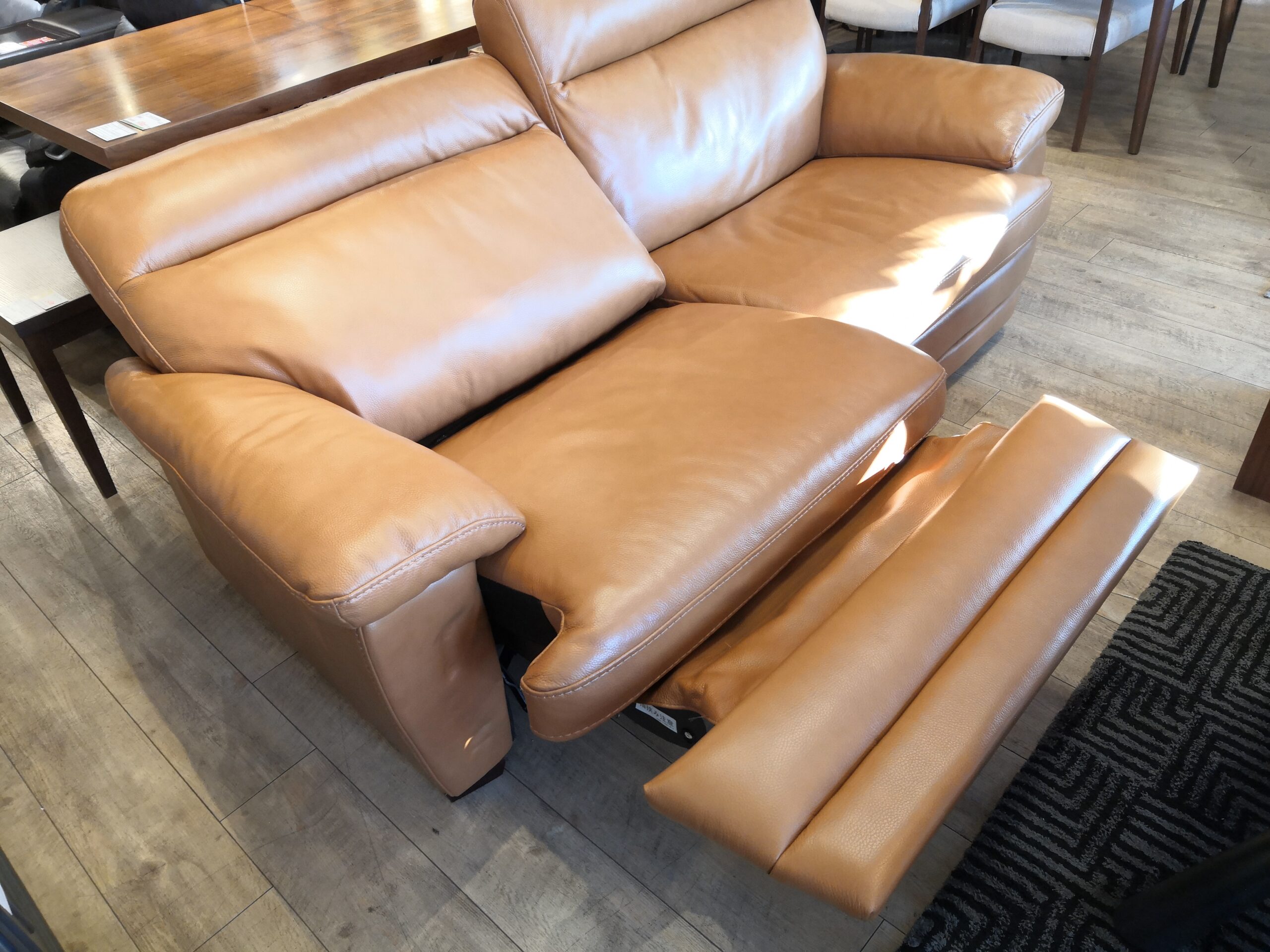 中古品 】NITORI NATUZZI ニトリオリジナル キャメルカラー 両電動リクライニングソファ買取しました。 | 愛知と岐阜のリサイクルショップ  再良市場