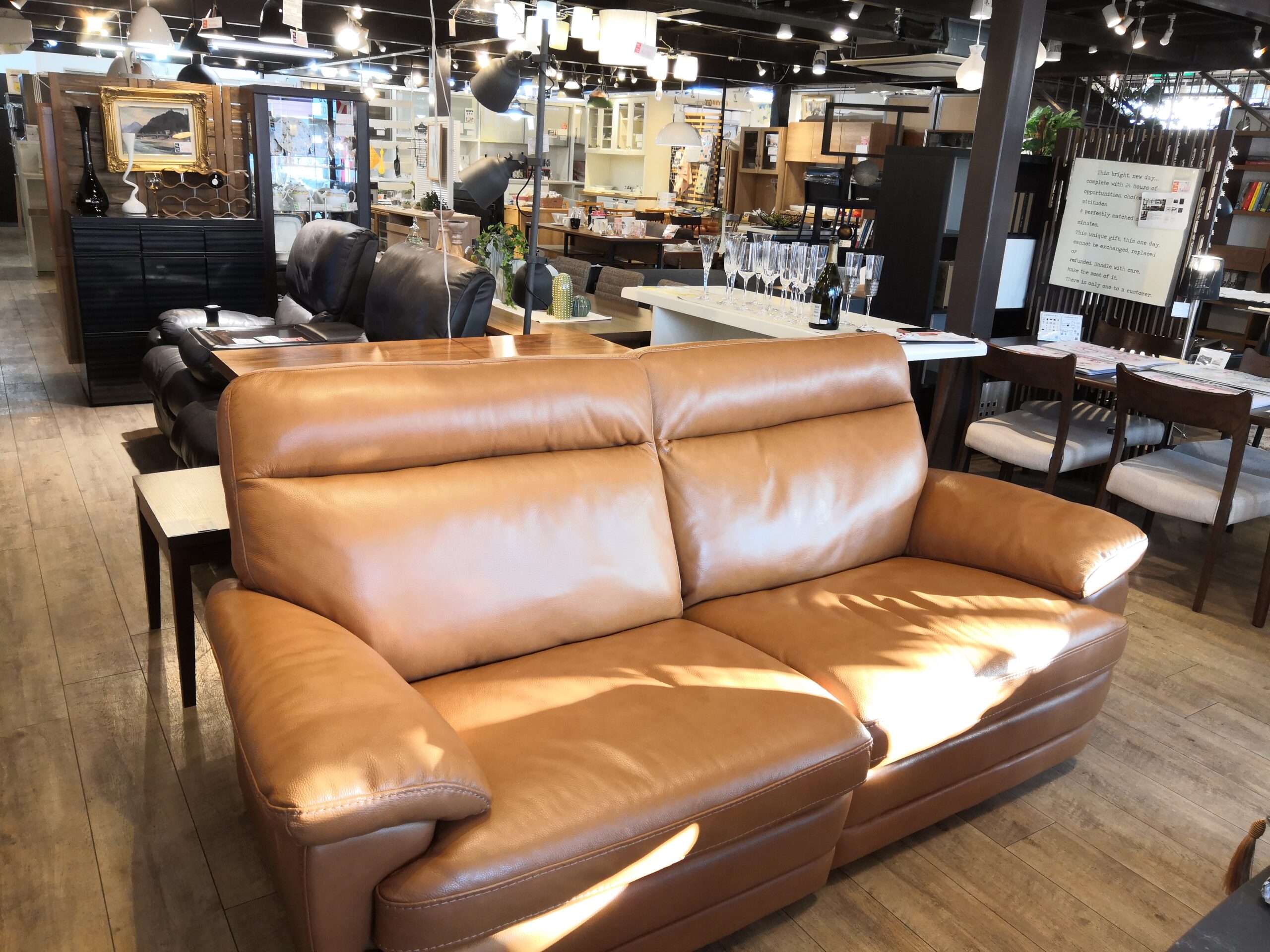 中古品 】NITORI NATUZZI ニトリオリジナル キャメルカラー 両電動リクライニングソファ買取しました。 | 愛知と岐阜のリサイクルショップ  再良市場