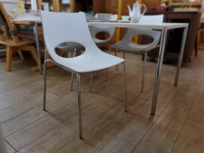 fredericia　フレデリシア　ChristinaStand　NielsHvass　デザイン家具　デザイナーズ家具　テーブル　calligaris　カリガリス　congress　コングレス　チェア　事務用品　オフィス用品　事務機器　オフィスユース　自宅　イタリアモダン　アーバンモダン　在宅ワーク　リモートワーク　4人掛けダイニングセット　ダイニングテーブル　ダイニングチェア4脚　5点セット　リサイクル　最良市場　天白区　名東区　昭和区　千種区　瑞穂区　緑区　日進市　豊明市　東郷町　買取　出張買取　高価買取　販売　お値打ち　特価　1点物　1点モノ　早い者勝ち　おすすめ　おしゃれ　中古品