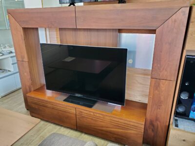 岡家具　リビングボード　テレビボード　テレビ台　ハイタイプ　Chuva　シューヴァ　シリーズ　無垢材　ウォールナット　モダン　インダストリアル　男前　ミッドセンチュリー　ソフトクローズ　収納付き　宮付き　上下左右収納　リサイクルショップ　再良市場　天白　名東　昭和　千種　瑞穂　緑　日進　豊明　東郷　おススメ　オススメ お洒落　オシャレ　中古