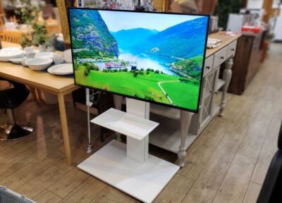 TOSHIBA　東芝　43型　43v型　43V型　液晶テレビ　スマートテレビ　4Kテレビ　4K対応　2021年製　43C350X　テレビスタンド付き　壁寄せテレビスタンド　ネット動画対応　ダイレクトボタン　高画質　高音質　高コントラスト　高精細　棚板付き　リサイクルショップ　再良市場　天白　名東　昭和　千種　瑞穂　緑　日進　豊明　東郷　おススメ　オススメ お洒落　オシャレ　中古