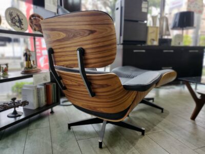 イームズ　ラウンジチェア　リプロダクト品　ジェネリック　オットマン付き　EAMES LoungeChair　　ブラックレザー　合皮　合成皮革　パーソナルチェア　パーソナルソファ　1人掛け　1人用　チェア　チャールズ＆レイ・イームズ　ミッドセンチュリー　モダン　デザイナーズ家具　プライウッド　リサイクル　最良市場　天白区　名東区　昭和区　千種区　瑞穂区　緑区　日進市　豊明市　東郷町　買取　出張買取　高価買取　販売　お値打ち　特価　1点物　1点モノ　早い者勝ち　おすすめ　おしゃれ　中古品　中古美品　キレイ