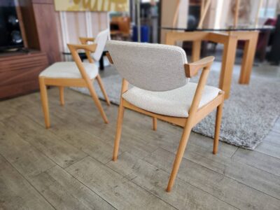 宮崎椅子製作所　MIYAZAKI CHAIR　MiyazakiChair　No.42　　チェア　KaiKristiansen　カイ・クリスチャンセン　カイクリスチャンセン　デザイナーズ家具　デザイン家具　デザイナーズチェア　デザインチェア　ハーフアームチェア　セミアーム　チェア　椅子　ダイニングチェア　オーク材　ファブリック　布張り　北欧　デンマーク　ミッドセンチュリー　ナチュラル　モダン　可動式背もたれ　リサイクル　最良市場　天白区　名東区　昭和区　千種区　瑞穂区　緑区　日進市　豊明市　東郷町　買取　出張買取　高価買取　販売　お値打ち　特価　1点物　1点モノ　早い者勝ち　おすすめ　おしゃれ　中古品　中古美品　キレイ