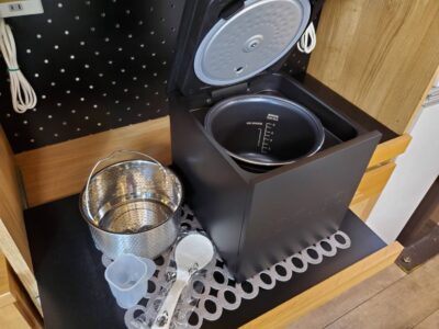 LOCABO　LOCABO：Ⅴ　ロカボファイブ　ロカボ　糖質カット炊飯器　8合炊き　5合炊き　ブラック　1台5役　低温調理　スチーム　発酵調理　煮込み　保温　タイマー　IH炊飯器　dia容量　スクエアデザイン　コンパクト　電気調理鍋　2023年製　高年式　LOCV3D7040　白米　玄米　通常炊飯　糖質カット炊飯　リサイクル　最良市場　天白区　名東区　昭和区　千種区　瑞穂区　緑区　日進市　豊明市　東郷町　買取　出張買取　高価買取　販売　お値打ち　特価　1点物　1点モノ　早い者勝ち　おすすめ　おしゃれ　中古品　中古美品　キレイ