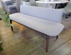 MORITA　モリタインテリア　Mirage　ミラージュ　seti　セティベンチ　ソファベンチ　ダイニングベンチ　背付きベンチ　ベンチ　グレー　ファブリック　布張り　木製ふれーう　レッドオーク材　無垢材　ナチュラル　カジュアル　モダン　シンプル　国産メーカー　日本製　国産家具　リサイクルショップ　再良市場　天白　名東　昭和　千種　瑞穂　緑　日進　豊明　東郷　おススメ　オススメ お洒落　オシャレ　中古